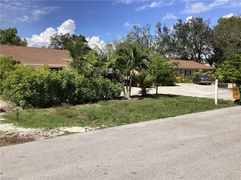 2695 Francis AVE NAPLES, FL 34112
