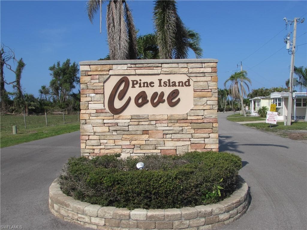 7244 Ladyfish DR ST. JAMES CITY, FL 33956