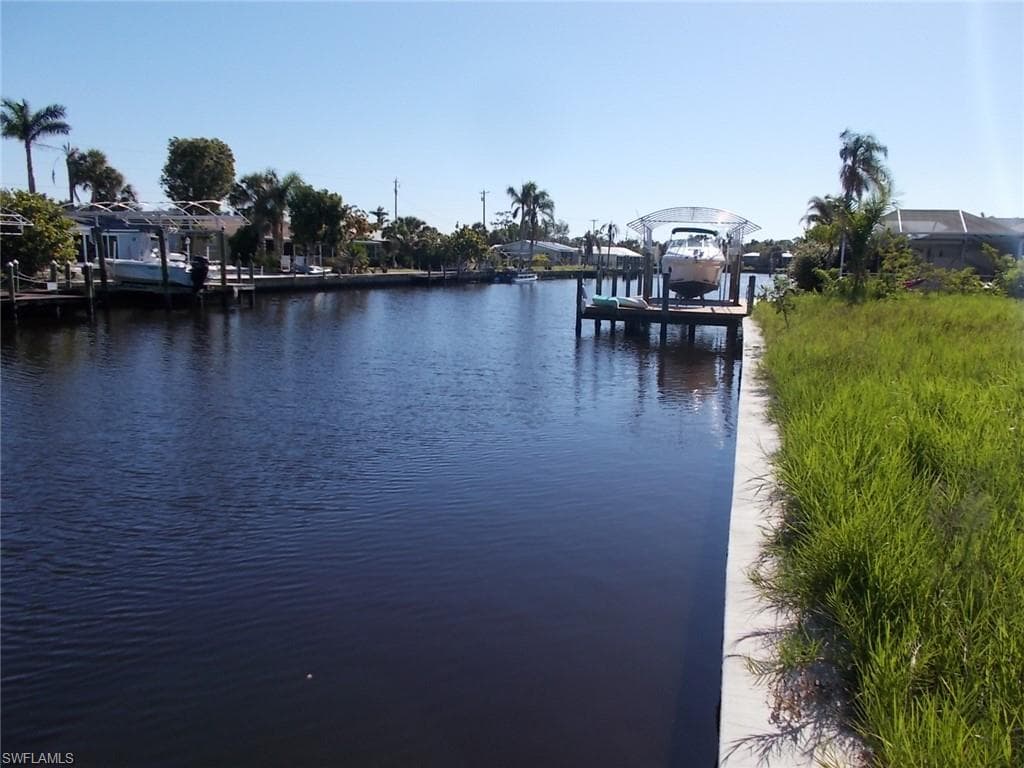 422 Cross ST NORTH FORT MYERS, FL 33903