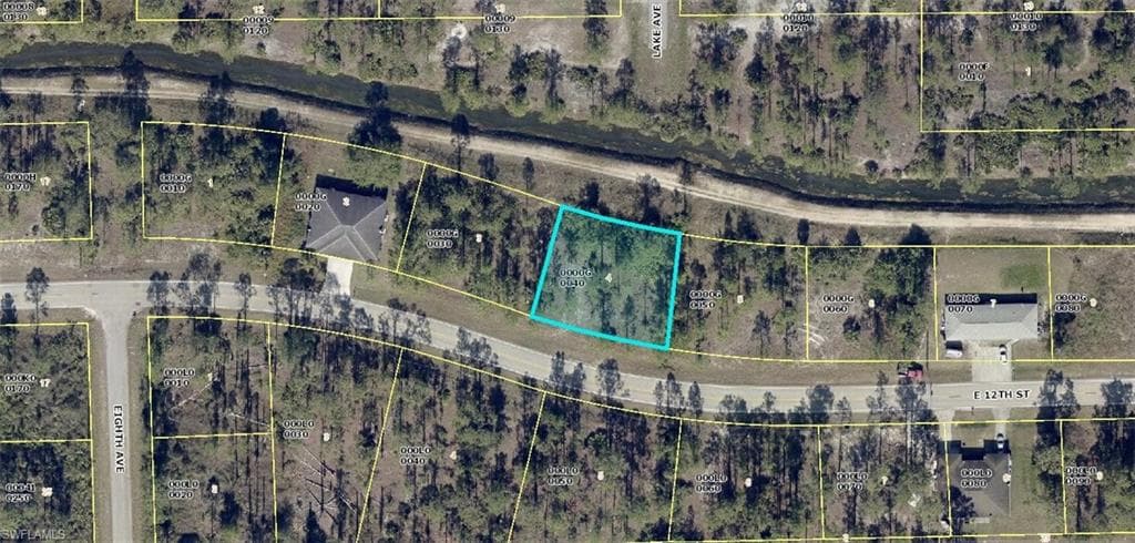 813 E 12th ST LEHIGH ACRES, FL 33972
