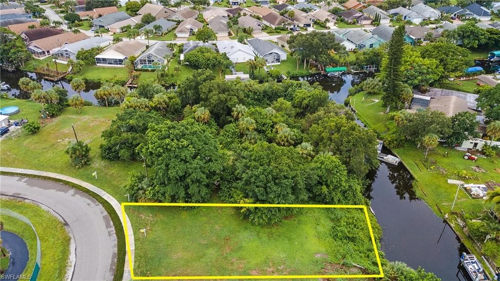 947 Iris DR NORTH FORT MYERS, FL 33903