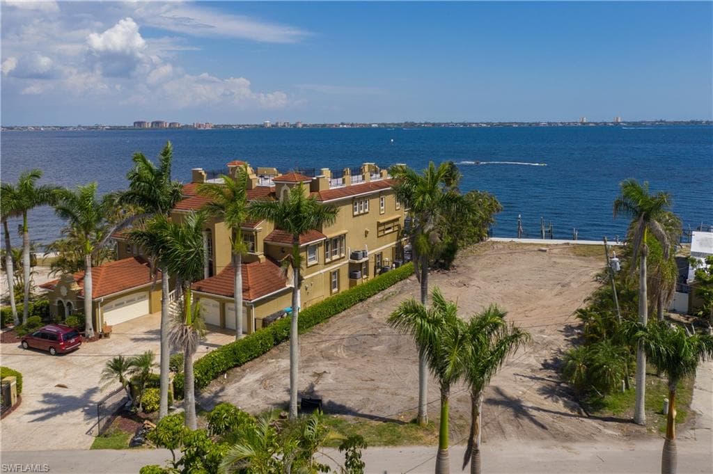 228 Bayshore DR CAPE CORAL, FL 33904