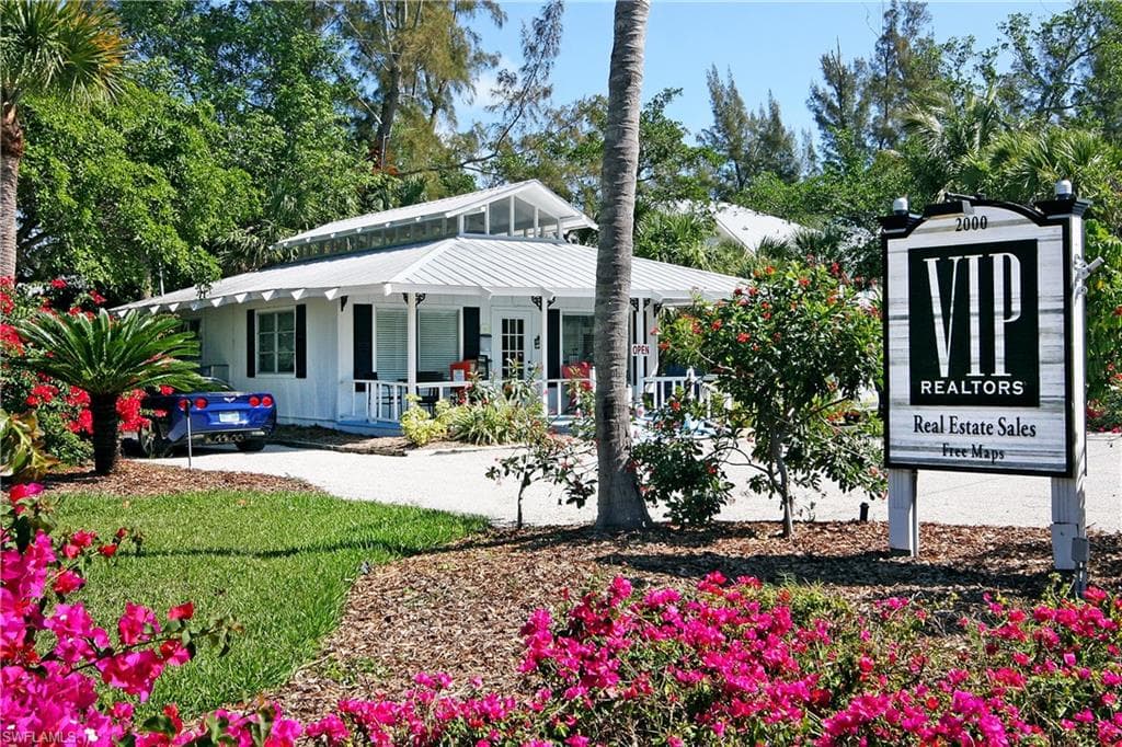 2000 Periwinkle WAY SANIBEL, FL 33957