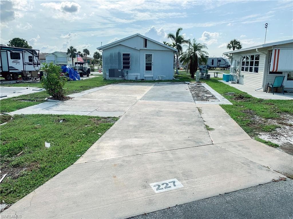 19681 #227J Summerlin RD FORT MYERS, FL 33908