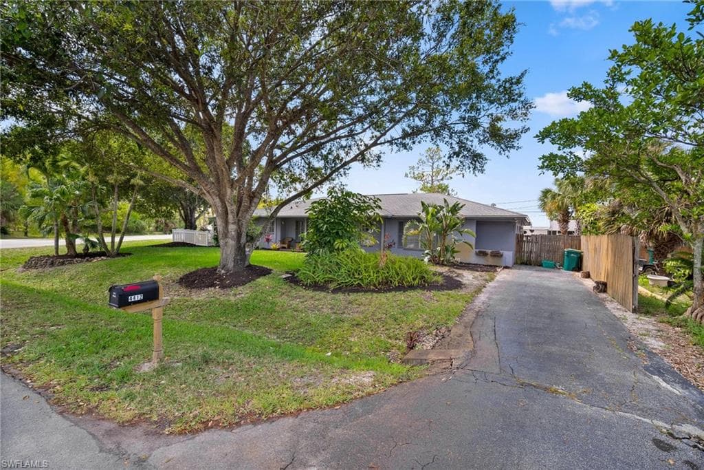 4710 Outer DR NAPLES, FL 34112