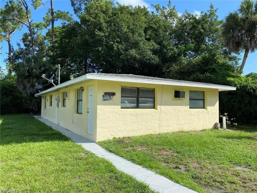 5221 Sholtz ST NAPLES, FL 34113