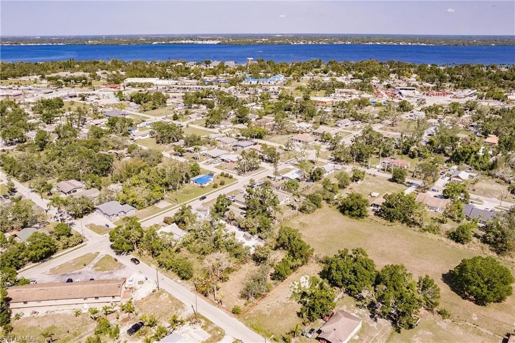 3825 Lora ST FORT MYERS, FL 33916