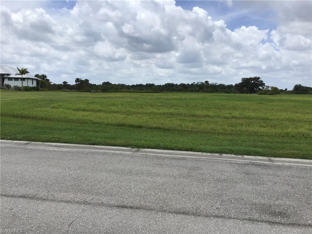 2011 Silk Bay BLVD ALVA, FL 33920