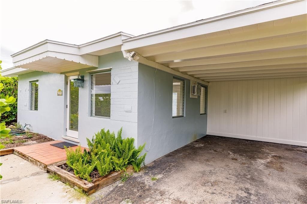 857 95th AVE N NAPLES, FL 34108