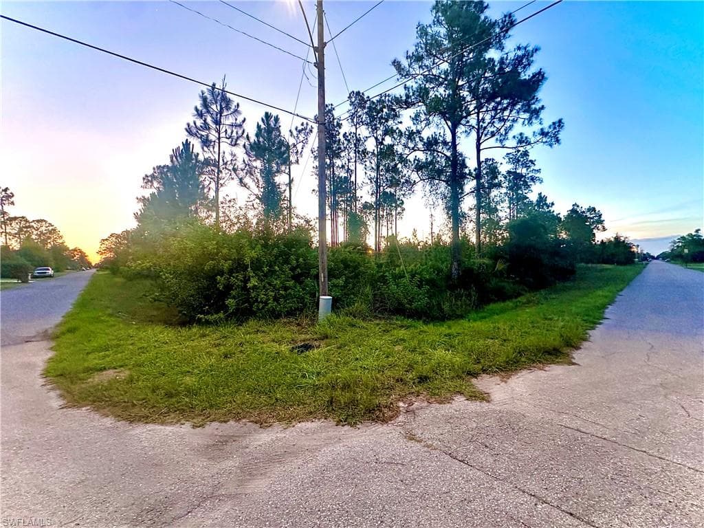 2807 E 9th ST LEHIGH ACRES, FL 33972