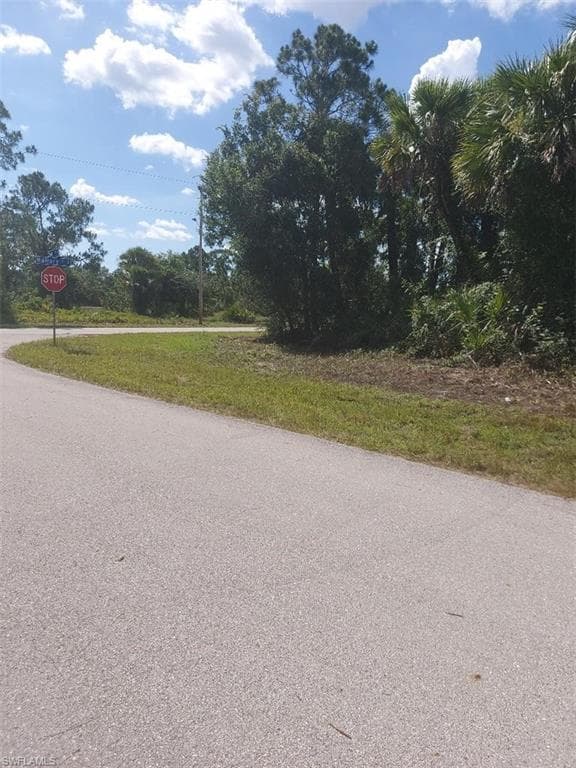 1233 Cresent ST E LEHIGH ACRES, FL 33974