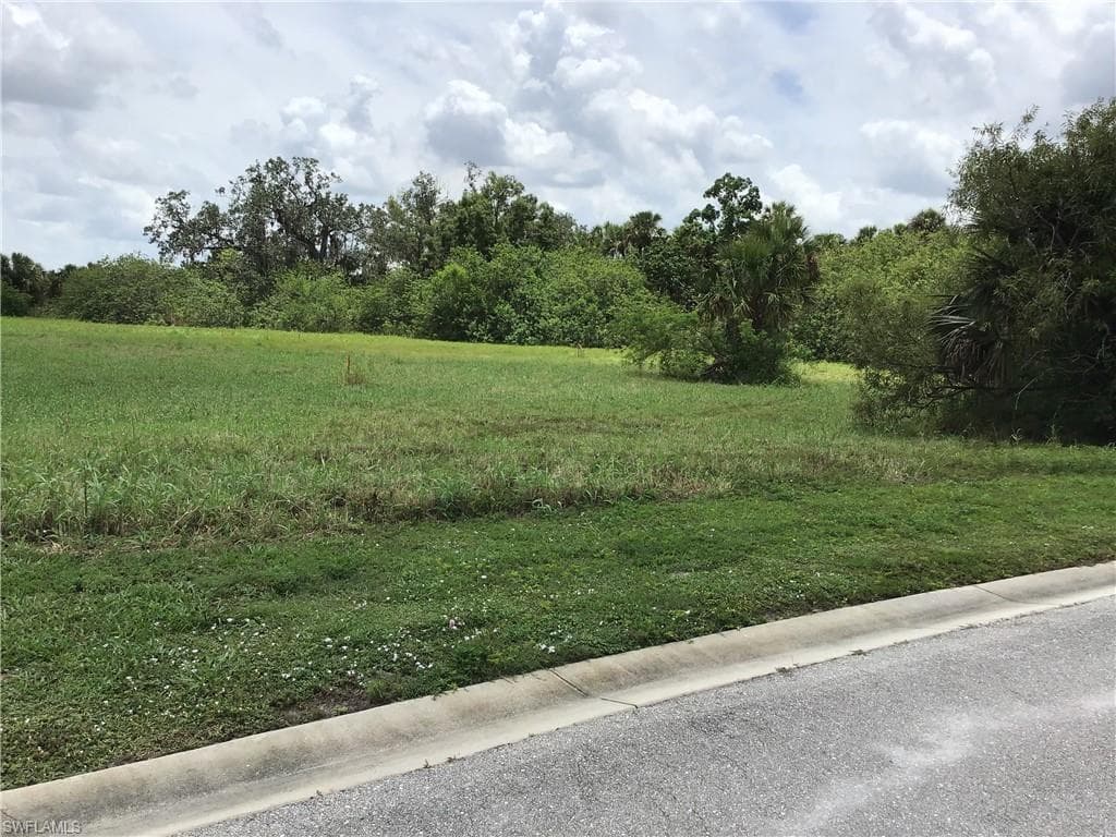 23055 Crookedwood LOOP ALVA, FL 33920