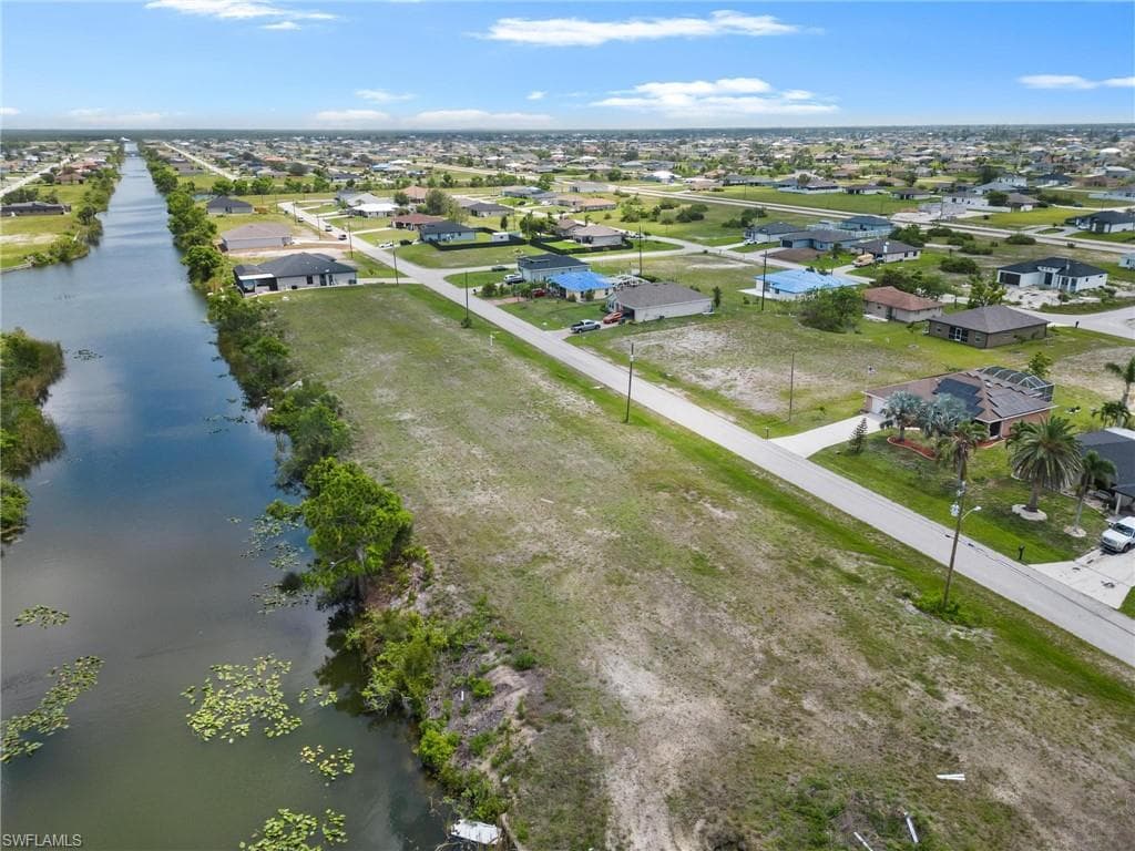 1724 9th AVE CAPE CORAL, FL 33993