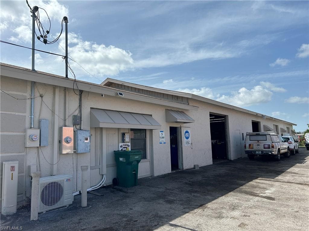 1902 Elsa ST NAPLES, FL 34109