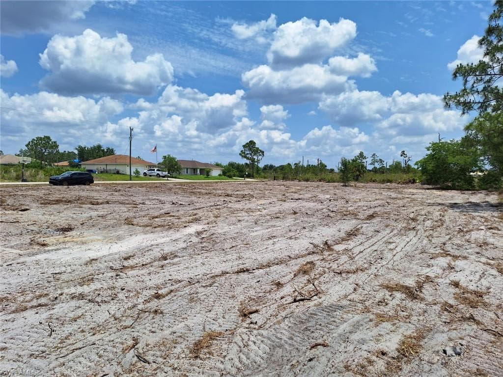 2813 22nd ST W LEHIGH ACRES, FL 33971