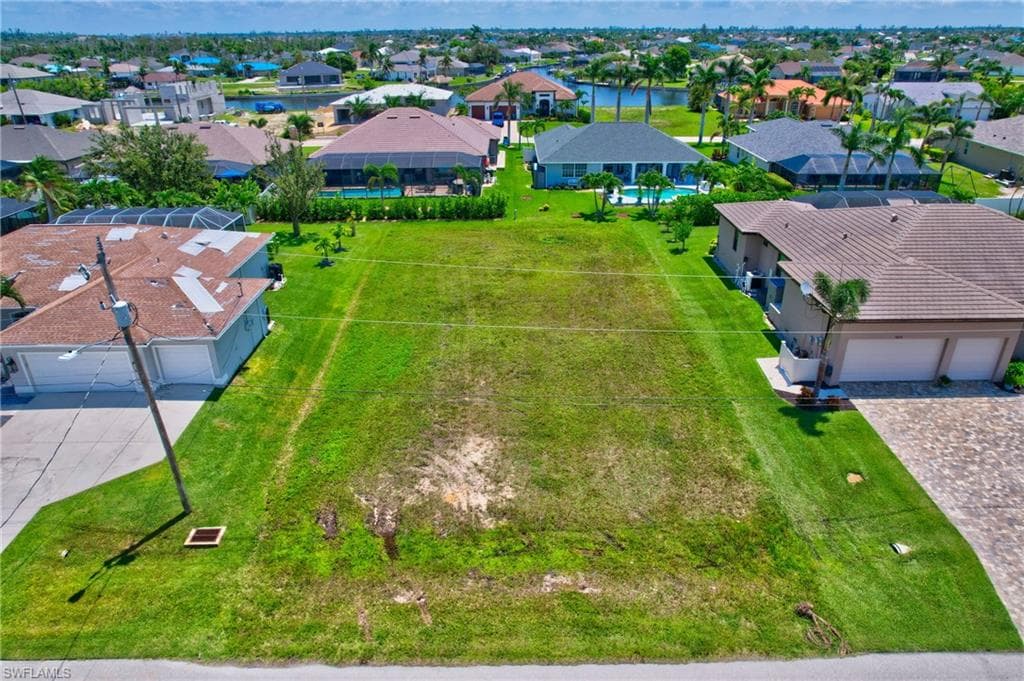 3027 SW 26th CT CAPE CORAL, FL 33914