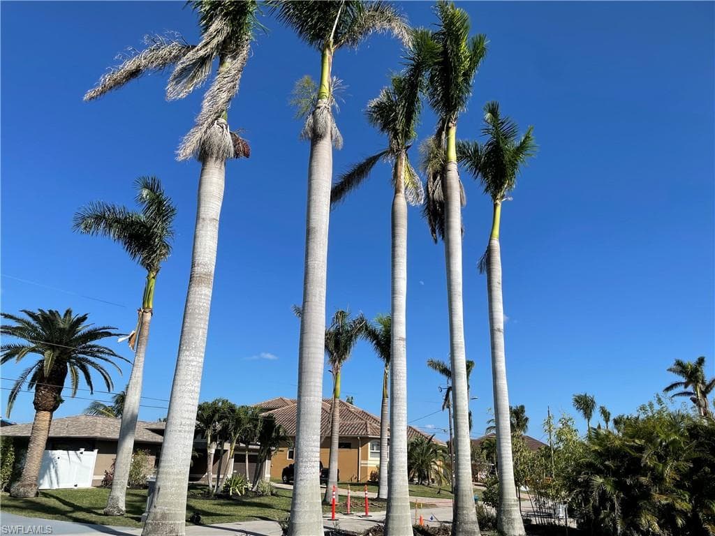 710 Coral DR CAPE CORAL, FL 33904