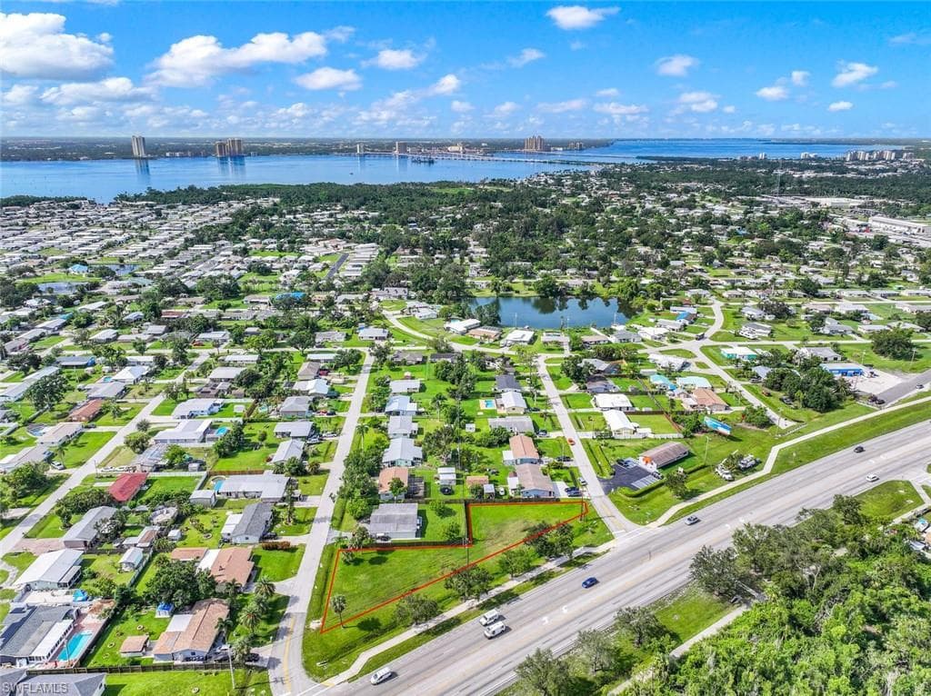 1402 Washington DR NORTH FORT MYERS, FL 33917