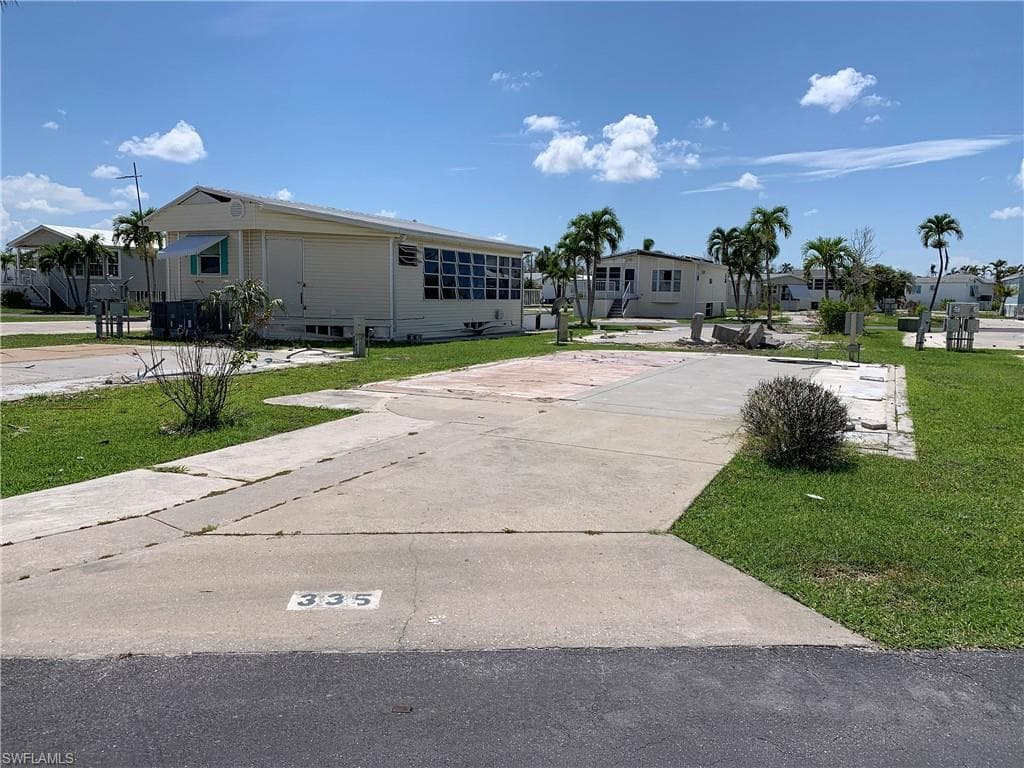 19681  #335 Summerlin RD FORT MYERS, FL 33908