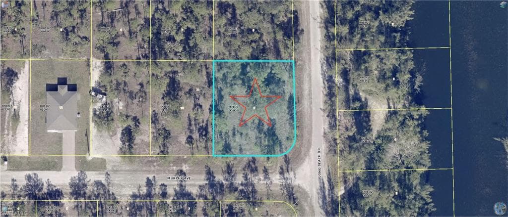 300 Murphy AVE LEHIGH ACRES, FL 33972
