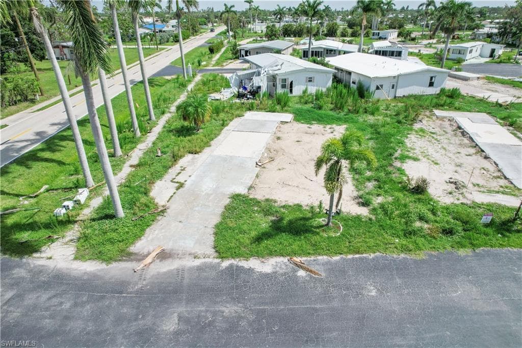 106 Maple LN FORT MYERS, FL 33908