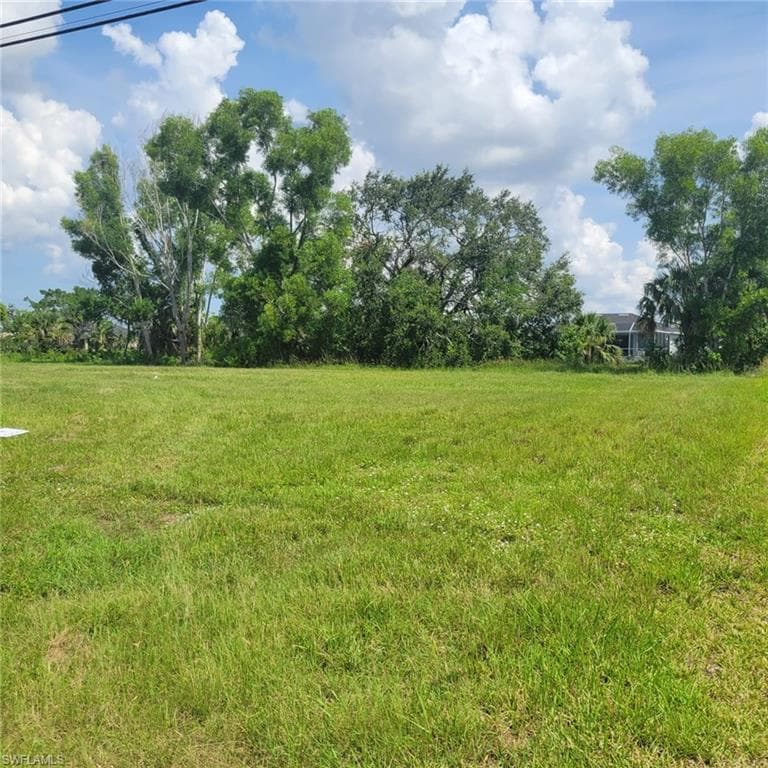 2205 25th TER CAPE CORAL, FL 33909
