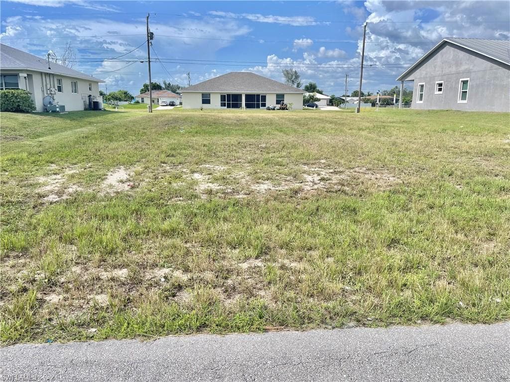 833 NE 15th LN CAPE CORAL, FL 33909