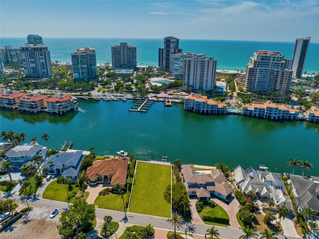 315 Neapolitan WAY NAPLES, FL 34103