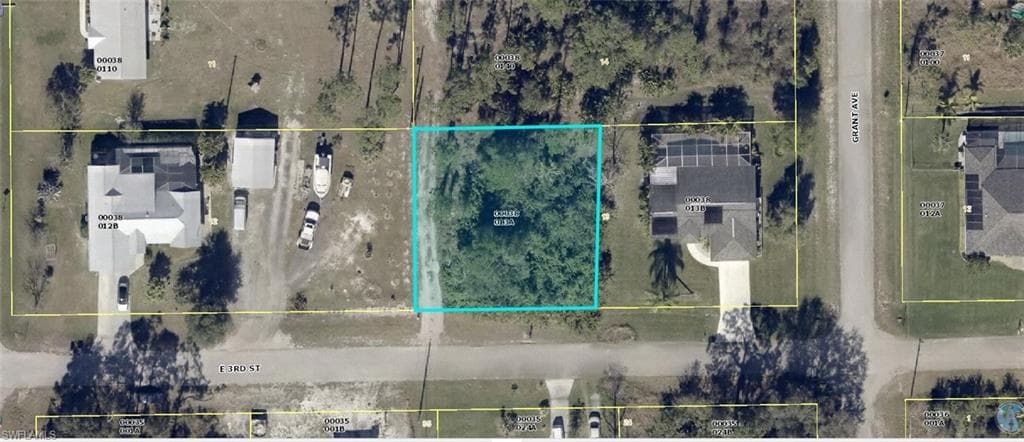 3305 E 3rd ST LEHIGH ACRES, FL 33936