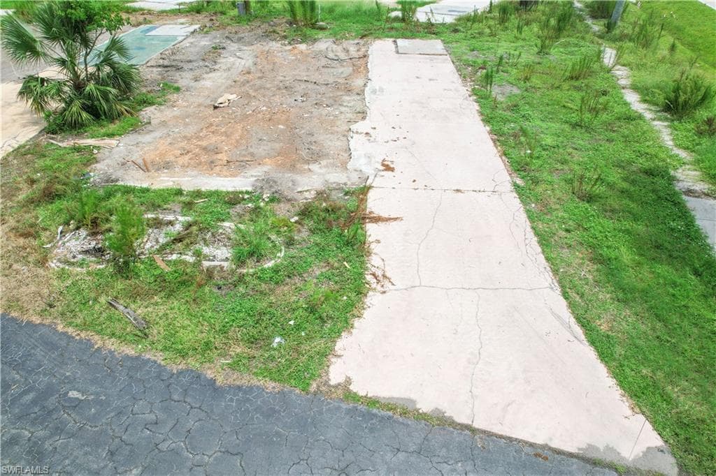 105 Oak LN FORT MYERS, FL 33908