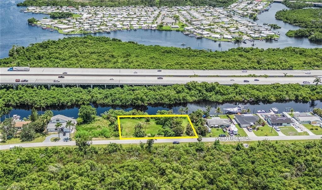 101 Schneider DR FORT MYERS, FL 33905