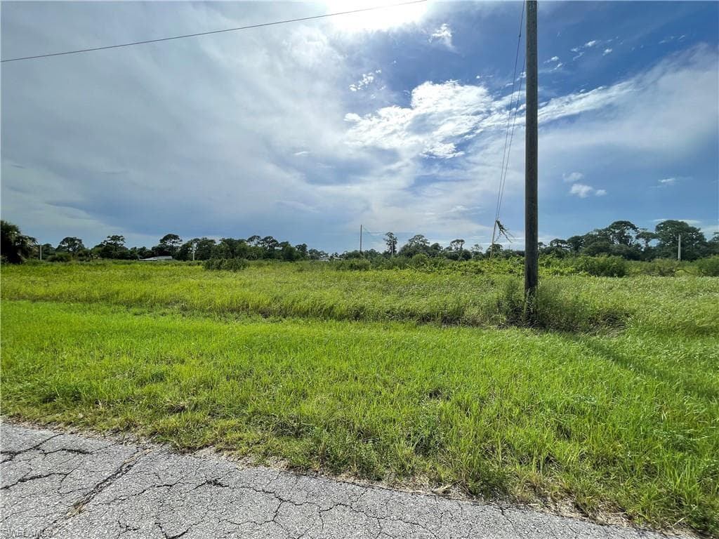 7023 Burma CIR LABELLE, FL 33935