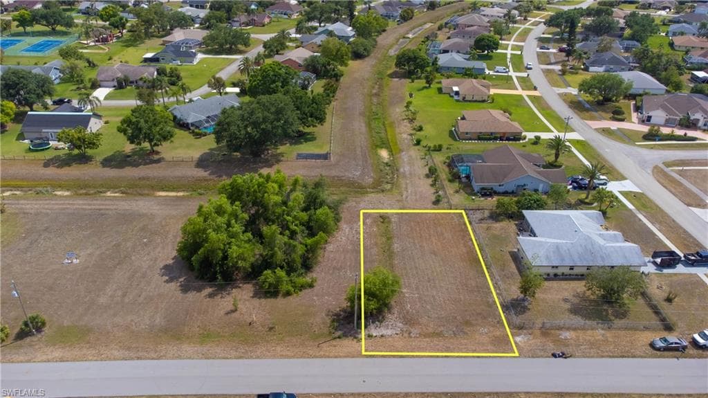 660 Manhattan ST E LEHIGH ACRES, FL 33974