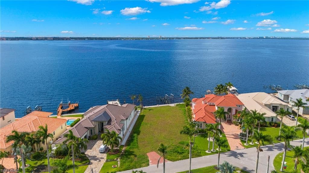 304 Bayshore DR CAPE CORAL, FL 33904