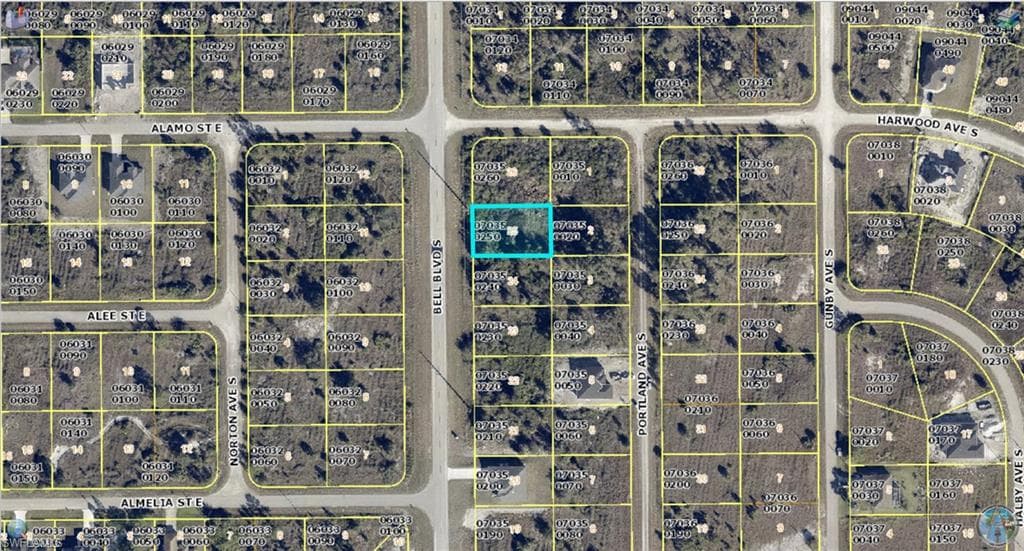 1011 Bell BLVD S LEHIGH ACRES, FL 33974