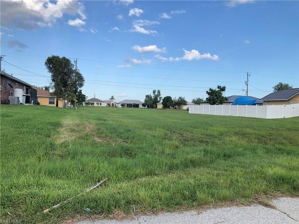 2105 NE 9th PL CAPE CORAL, FL 33909