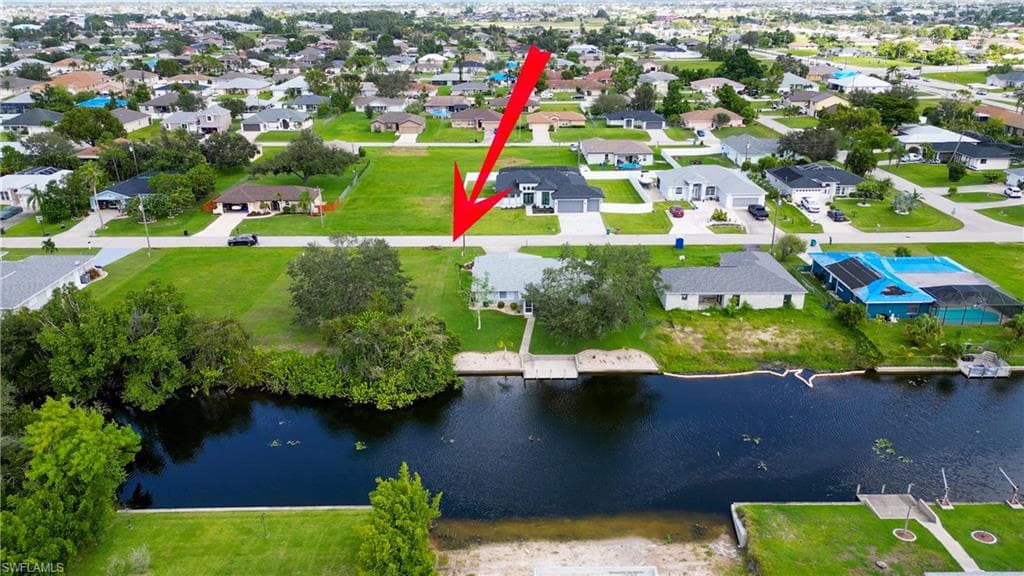 618 SE 1st TER CAPE CORAL, FL 33990