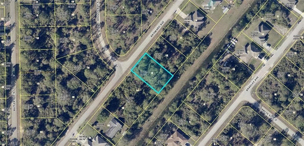 327 Broward AVE LEHIGH ACRES, FL 33974