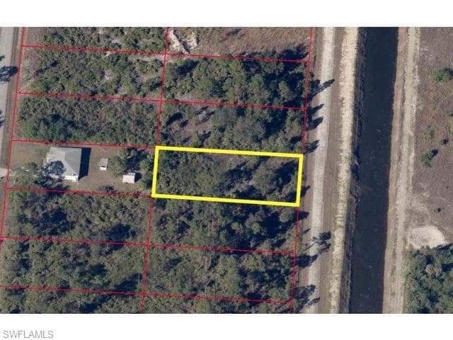 415 Hines AVE LEHIGH ACRES, FL 33972