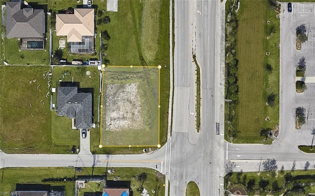 2421 SW 25th ST CAPE CORAL, FL 33914