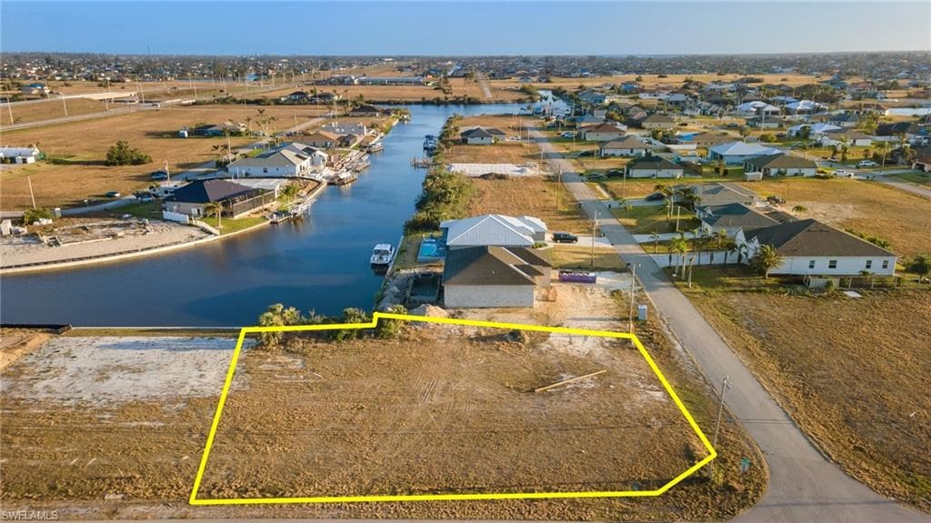 3232 Yucatan PKWY CAPE CORAL, FL 33993
