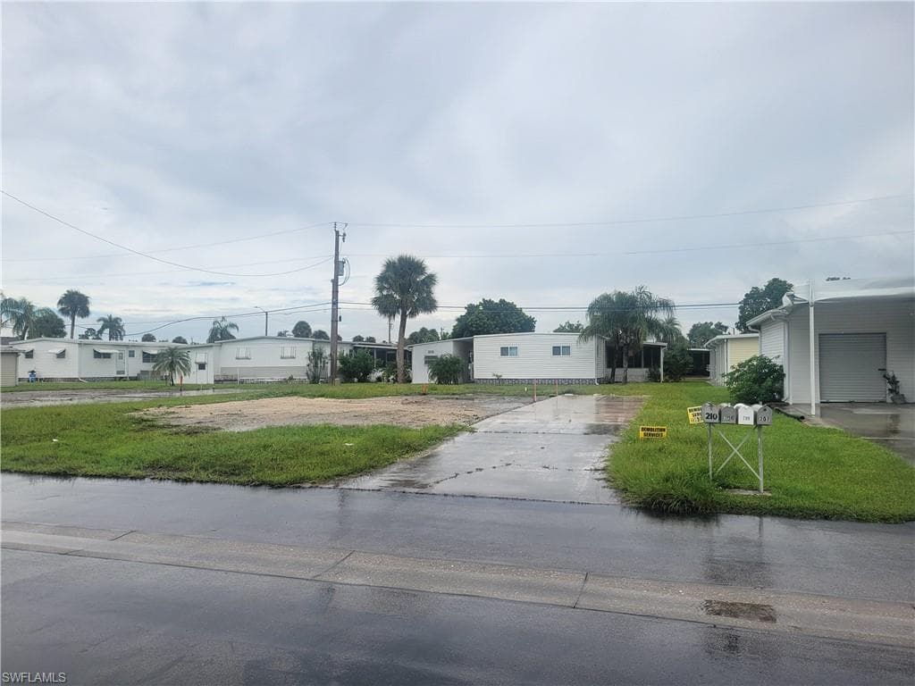 209 Carriage LN NORTH FORT MYERS, FL 33917