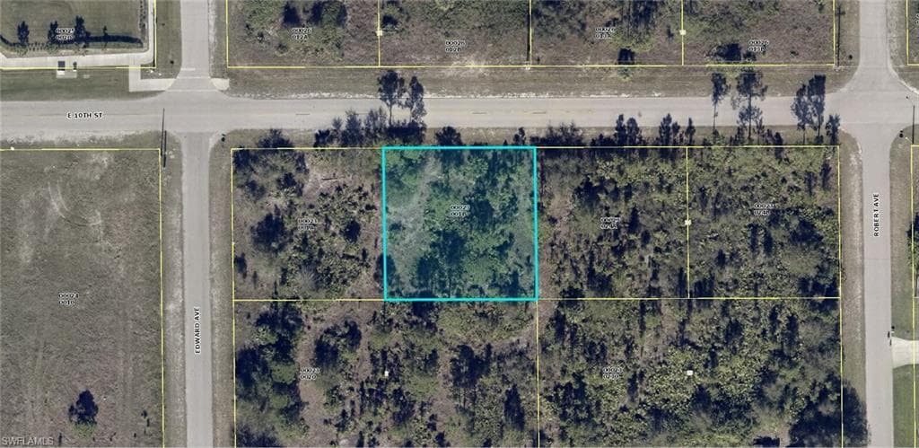 2402 E 10th ST LEHIGH ACRES, FL 33936