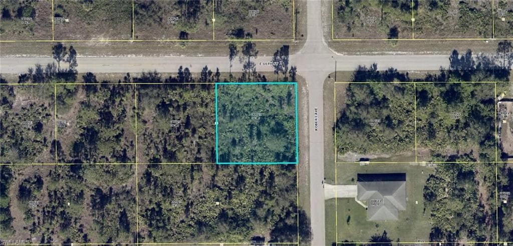 2406 E 10th ST LEHIGH ACRES, FL 33936