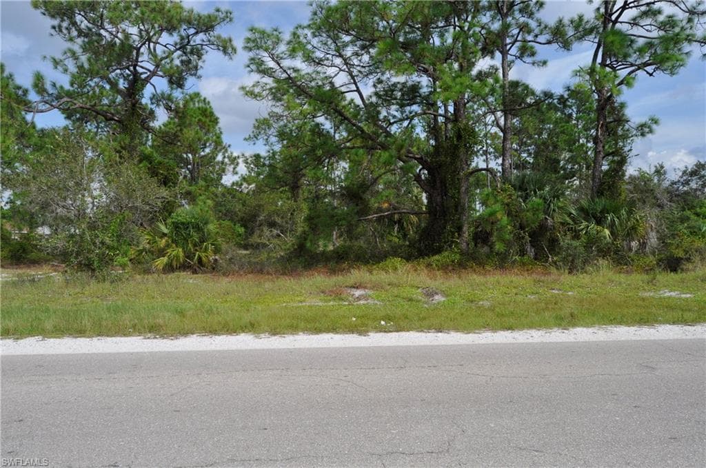 2804 8th ST SW LEHIGH ACRES, FL 33976