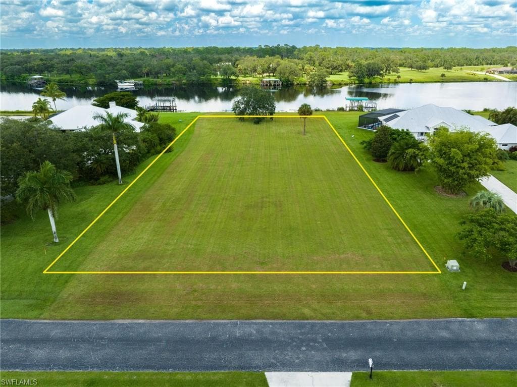 5286 River Blossom LN FORT DENAUD, FL 33935