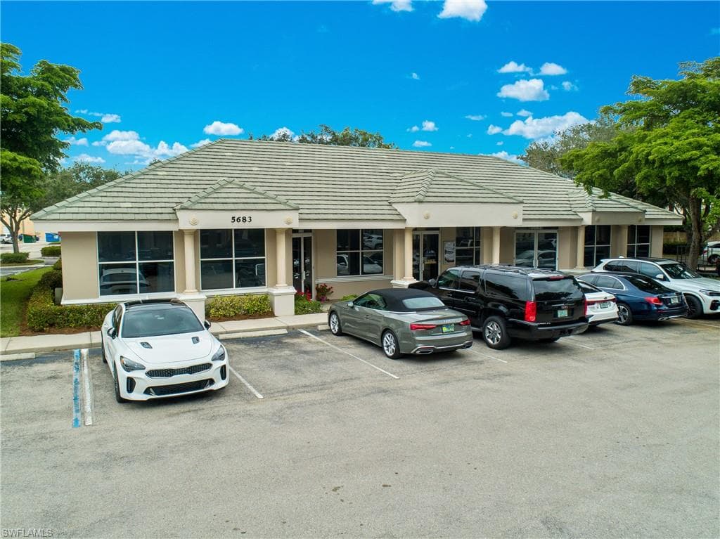 5683 Strand CT 4 NAPLES, FL 34110