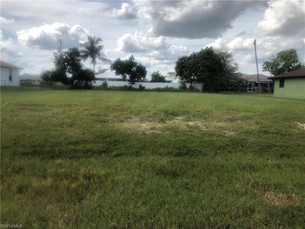 202 NE 9th CT CAPE CORAL, FL 33909