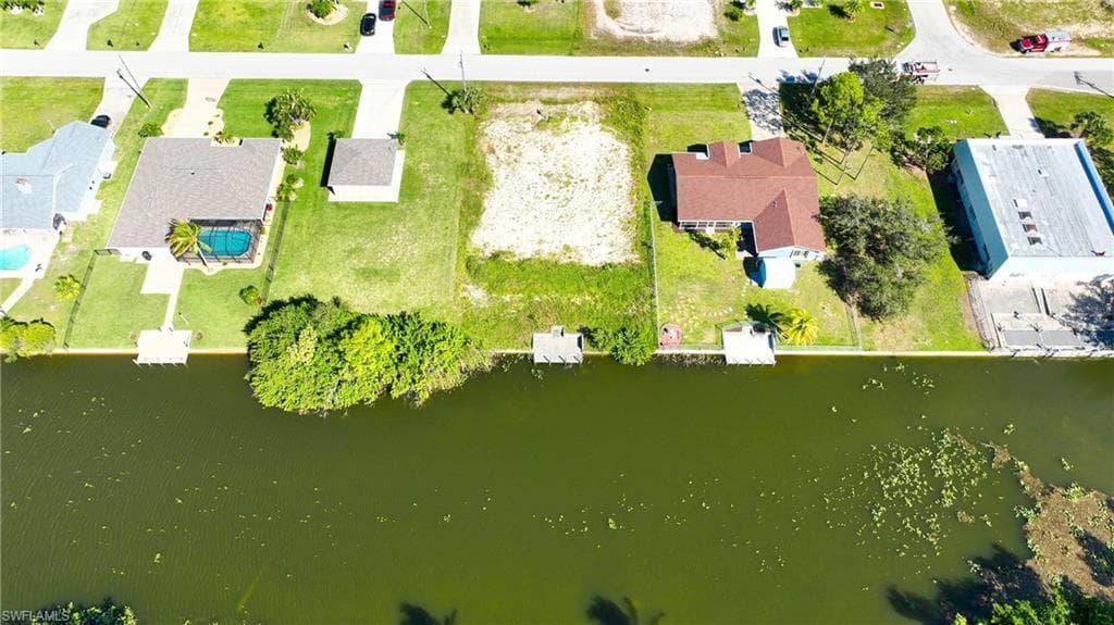 24 SW 20th ST CAPE CORAL, FL 33991