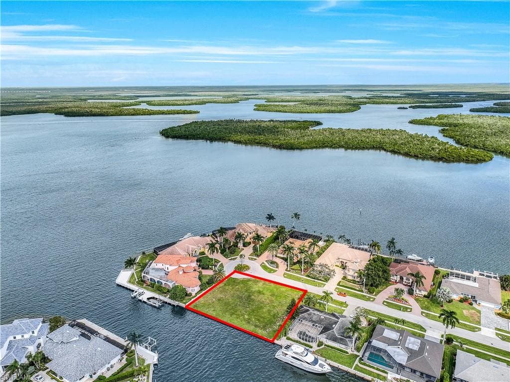 230 Stillwater CT MARCO ISLAND, FL 34145
